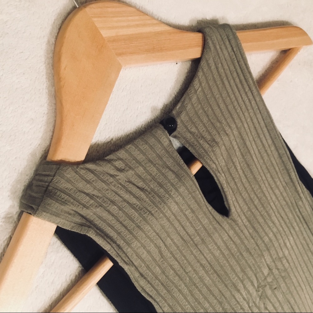 NWOT Olive midi body-con dress - Picture 3 of 3